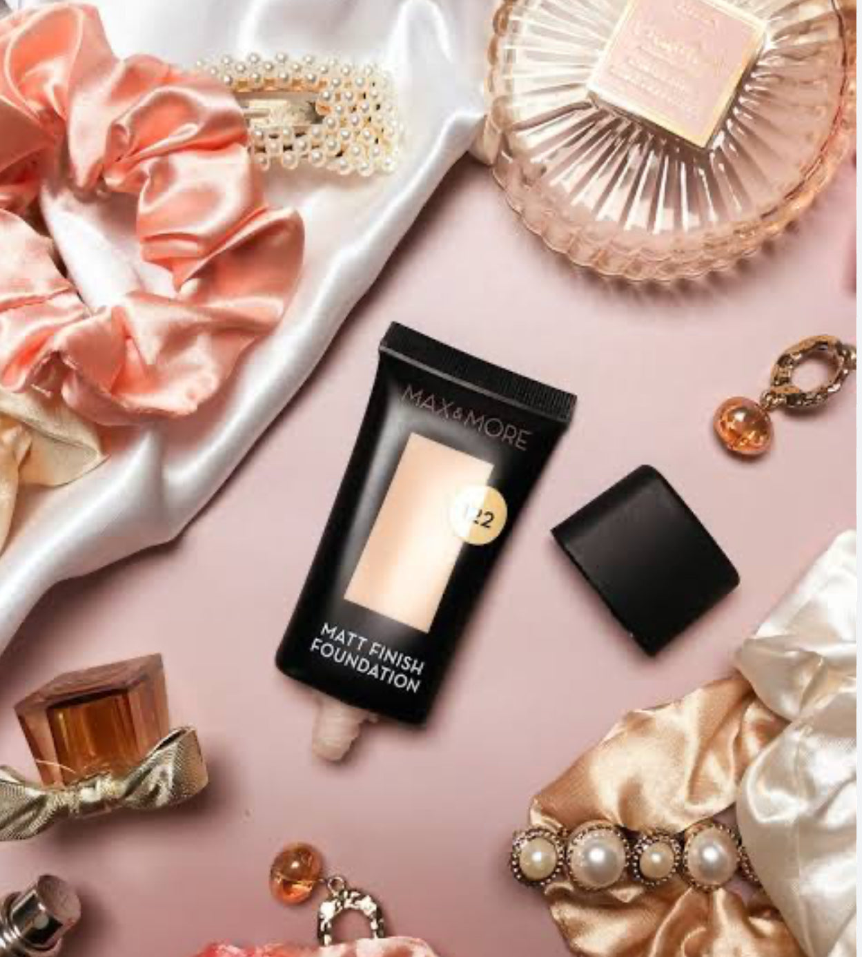 Max & More Foundation Tube