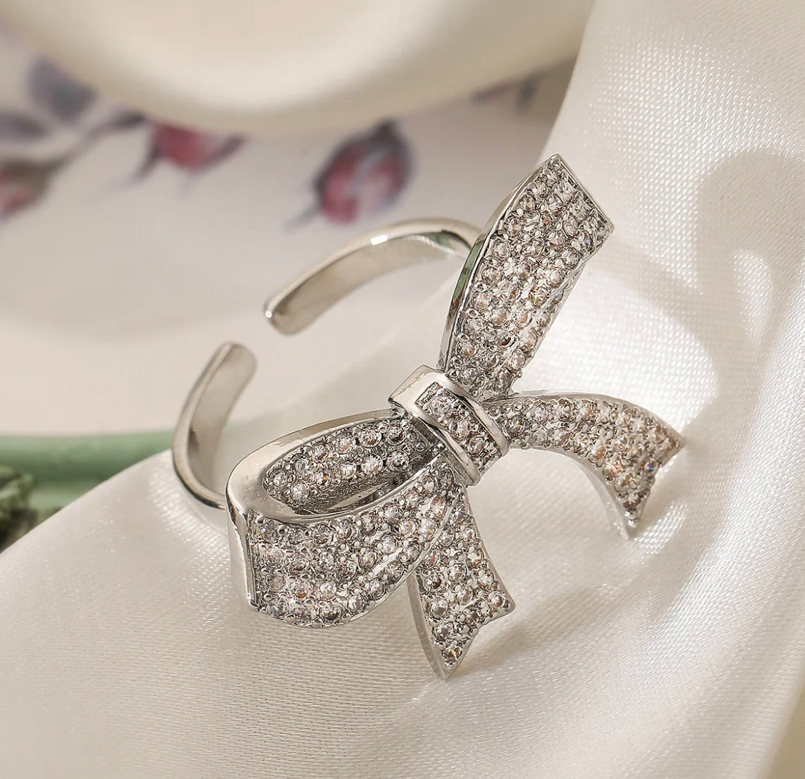 Dreamy Bow Ring (Adjustable)