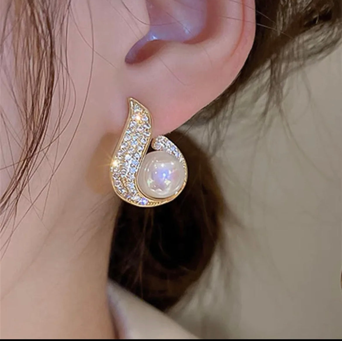 Emily Pearl Earrings
