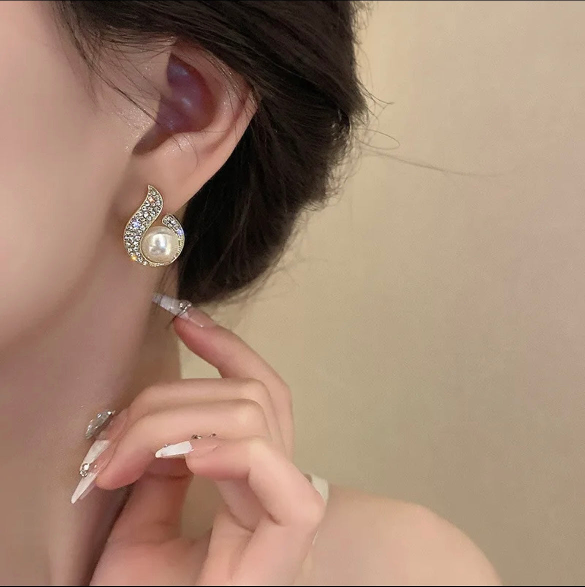 Emily Pearl Earrings