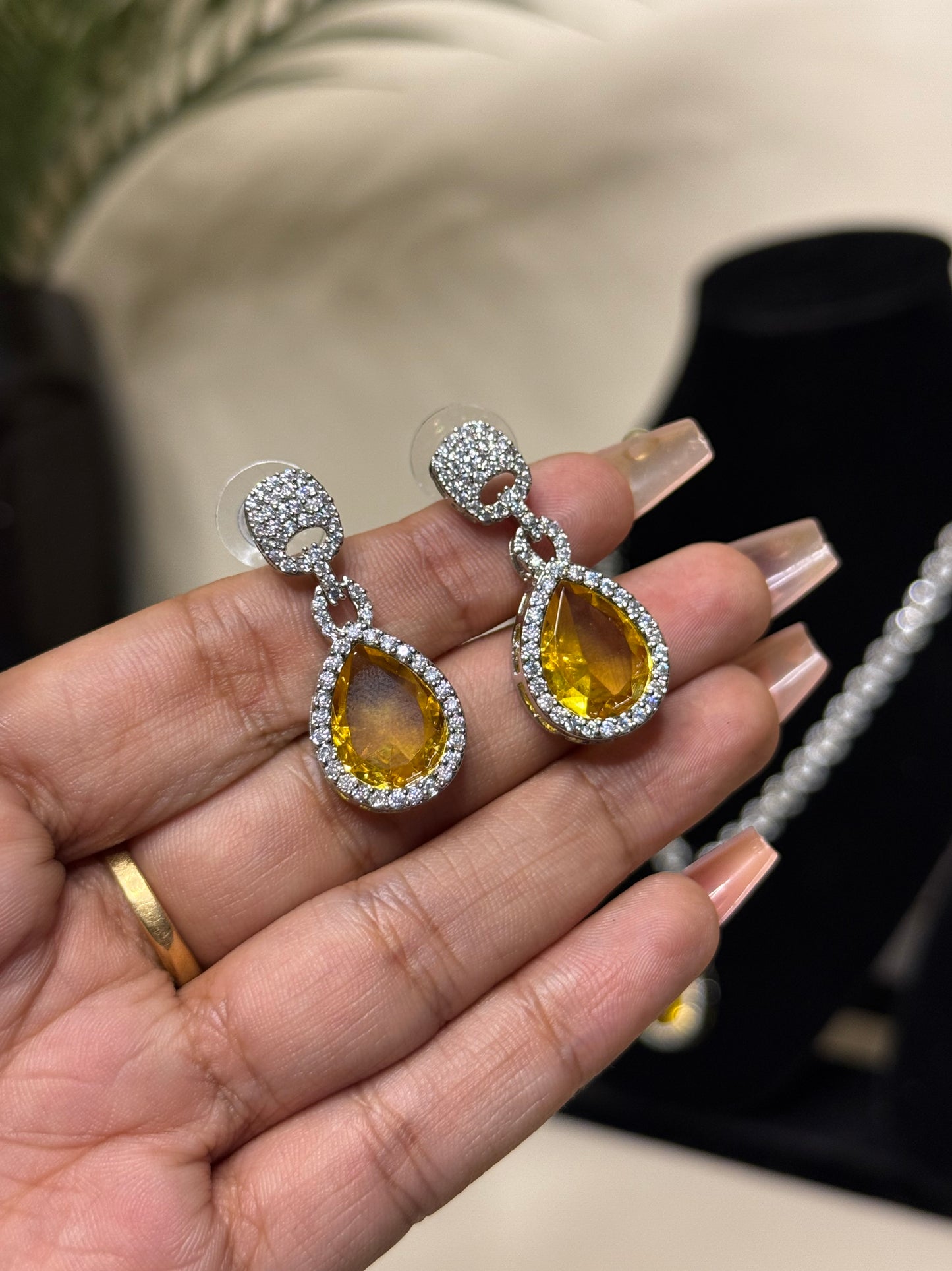 Daisy AD Necklace + Earrings (FLAT 50% OFF RIGHT NOW)