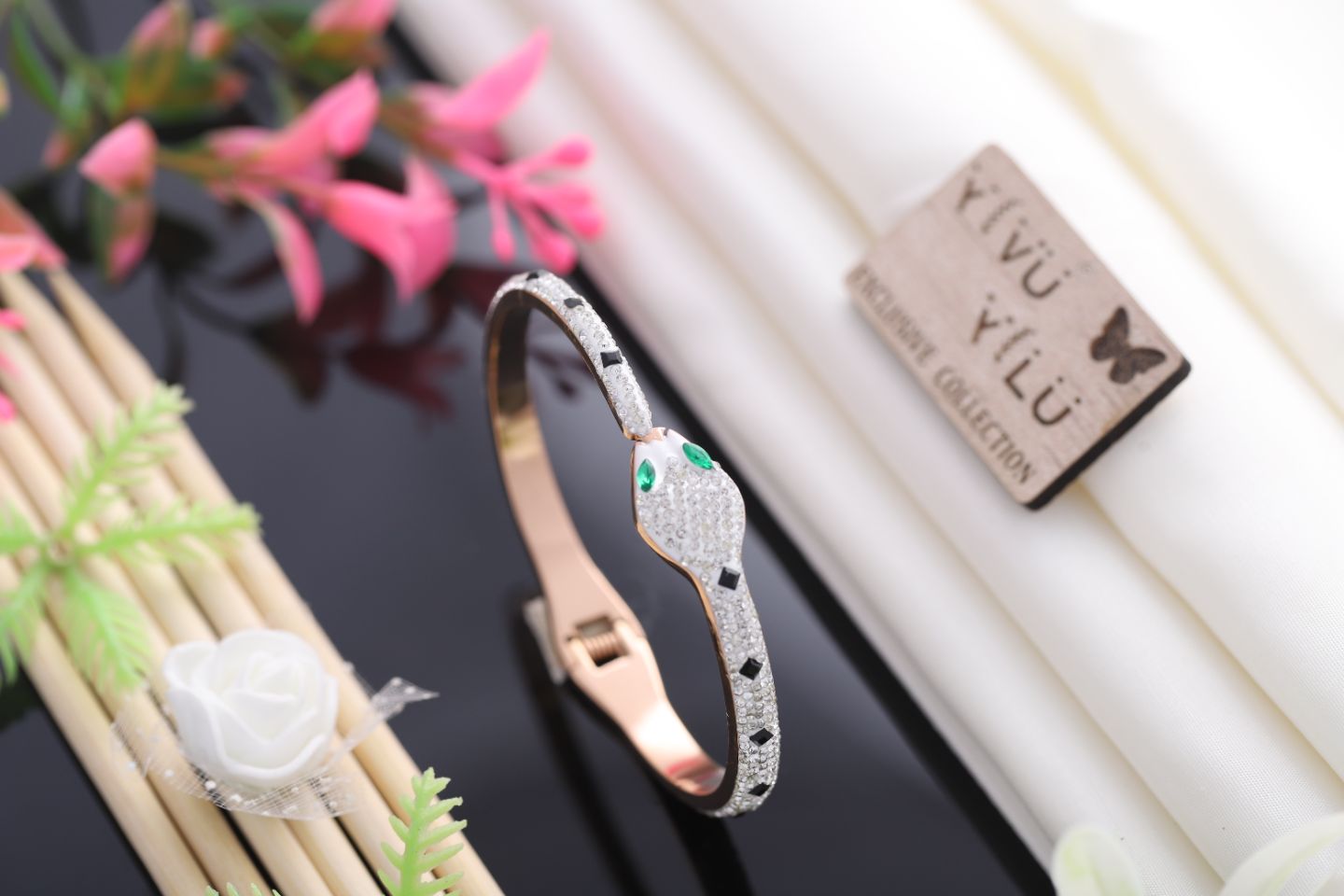 Snake Emerald Bracelet (FLAT 50% OFF RIGHT NOW)
