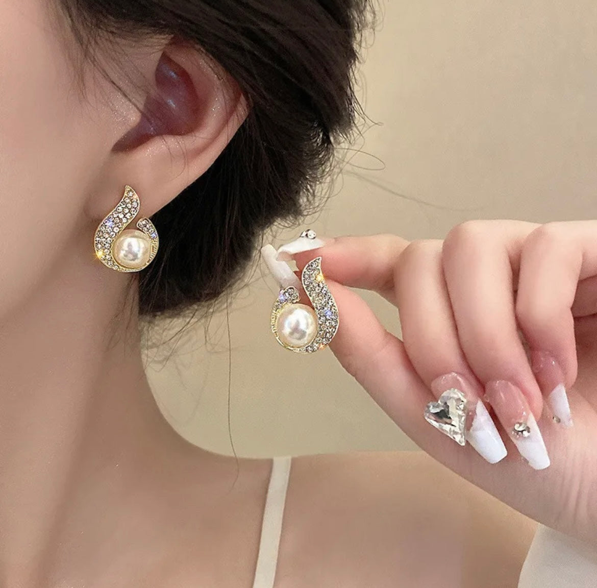 Emily Pearl Earrings