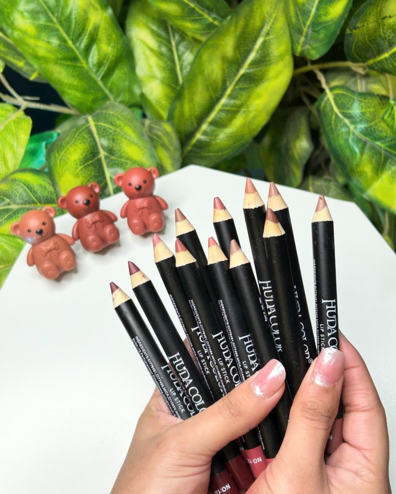 HUDA Lip Crayons Single (Random Shade)