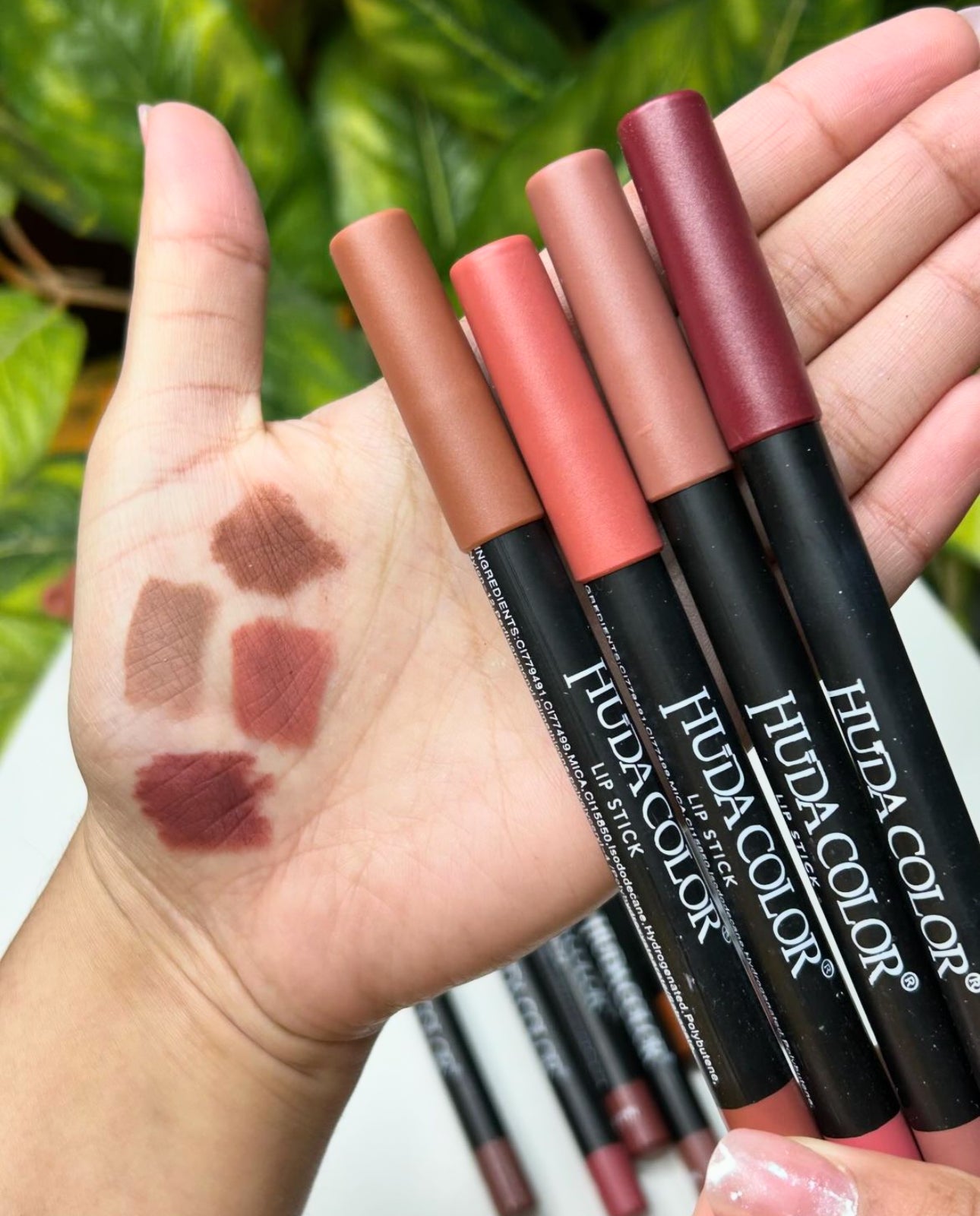HUDA Lip Crayons Single (Random Shade)