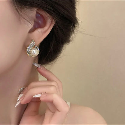 Emily Pearl Earrings