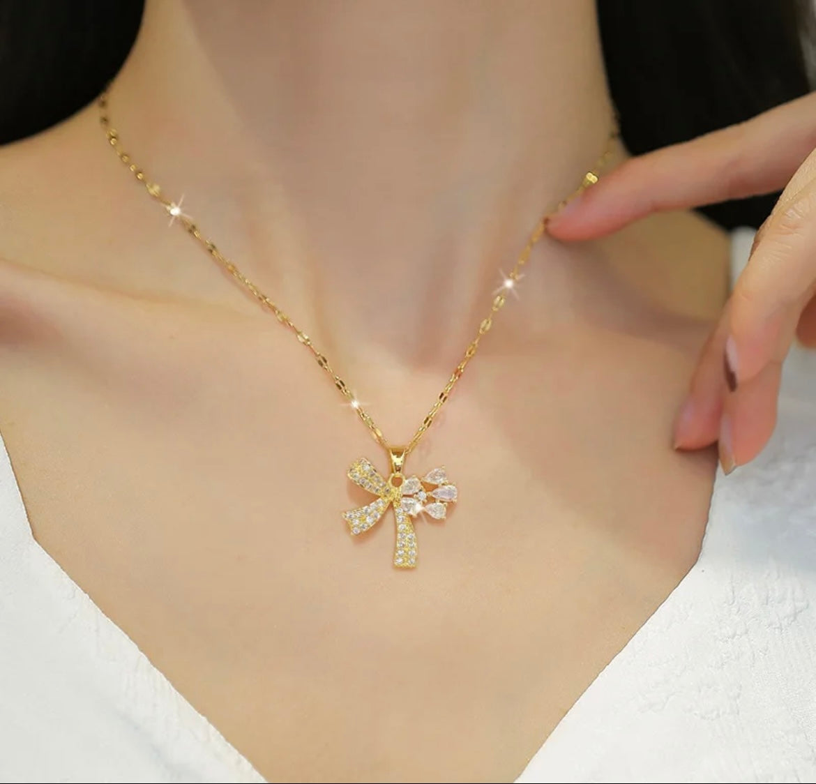 Pearl Stone Pendant (FLAT 50% OFF RIGHT NOW)