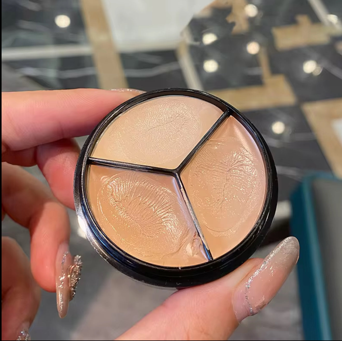 Viral 3 Shade Concealer